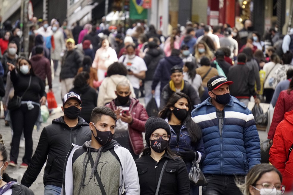 Cidade de SP estuda liberar uso de máscaras em locais públicos na segunda quinzena de outubro
