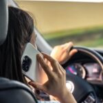 Usar celular ao volante pode gerar 03 tipos de multa